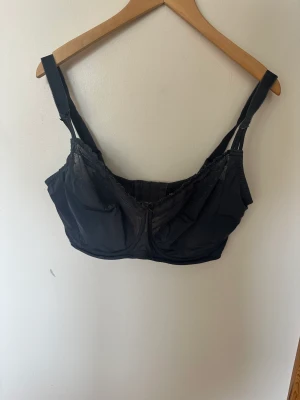 Change bh  - Stolek 75K, använt skick. Nypris 999