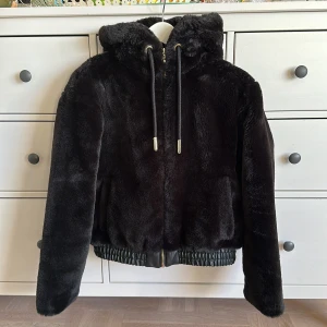 Oanvänd jacka ZARA - Oanvänd jacka från ZARA, ny skick. 