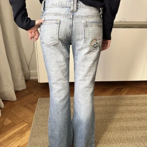 Jeans med coolt tryck - Säljer dessa coola jeans ( bilderna är lånade) bra skick