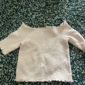 Top  - Ljus rosa top  Nästan helt oanvänd 