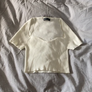 Vit topp stl: 36 - Vit stretchig topp i storlek 36 från shein. 