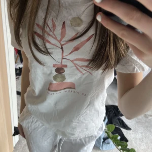 Tröja  - Säljer denna fina sommartröja från Kappahl då jag inte använder den