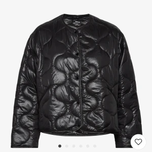 Mango jacka - Mango jacka som inte är använd alls mycket. Lägger ut igen då den som skulle köpa inte svarar💞