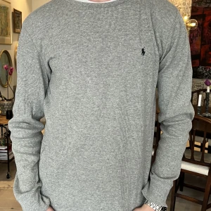 Ralph Lauren Crewneck - Snygg Ralph lauren tröja i bra skick. Köpare står för frakt