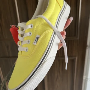Nya gula Vans med lapp - Storlek 38