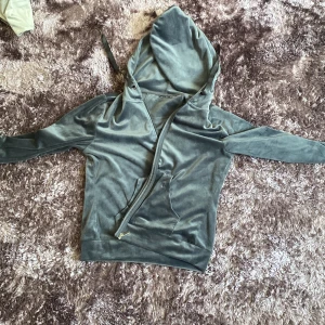 Kofta  - Koftan är från gina och den är medium i storlek.