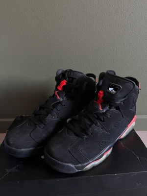 Air Jordan 6 Retro BG - Air Jordan 6 Retro BG Infrared 23  Storlek 36,5 Fint skick!! Använd fåtal gånger.  Köpts second hand.  Box finns.  Pris kan diskuteras  Finns i Vallentuna