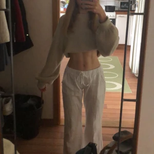 Vita lågmidjade linnebyxor - Säljer dessa skiiitsnygga perfekta linnebyxor då jag fick hem 2 likadana