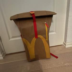 Säljer nu McDonalds väskan eftersom att den aldrig kommer att komma till användning. Väskan är aldrig använd. 😀