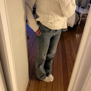 Jeans - Fina blå jeans ifrån Zara i Mid waist. Nästan aldrig använda. 