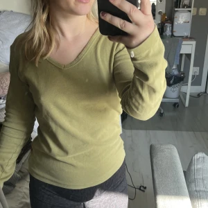 Ljusgrön tröja - I bra skick