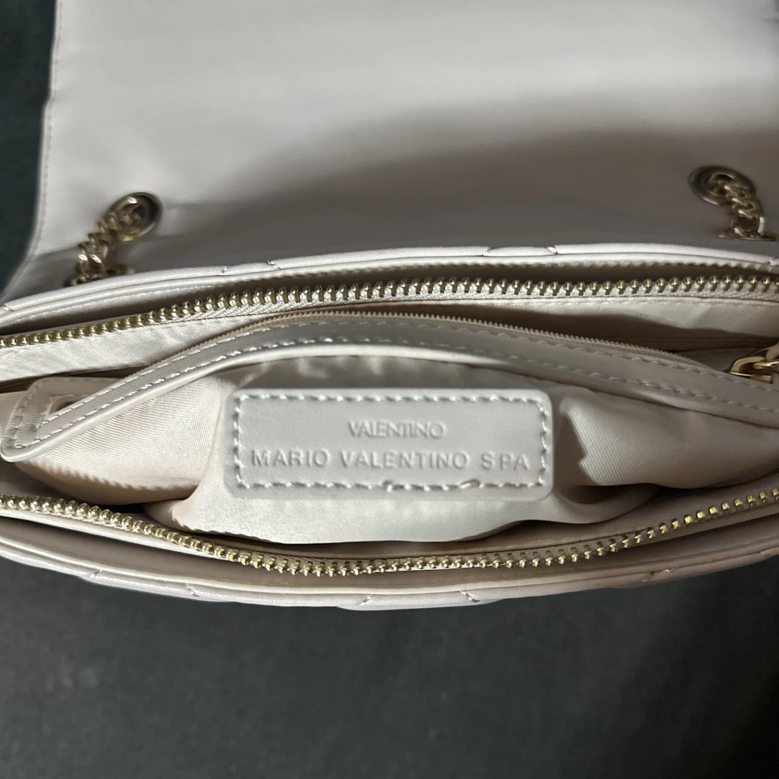 Valentino handväska  - 90