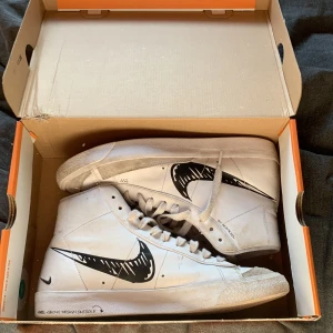Nike blazer mid sketch - Mycket unik sko i med skick 7/10