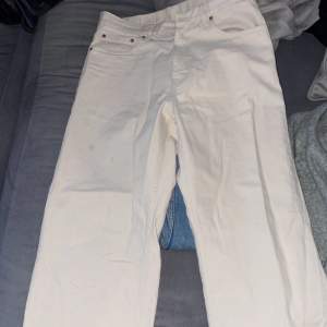 Jeans ifrån DR DENIM.  Fåtal fläckar men går bort vid tvätt med användning av vanish.   32/30 baggy   Mitt pris 150+ frakt 