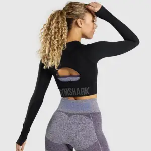 Croptop från gymshark i nyskick, spårbar frakt 60kr💕säljer även tightsen!