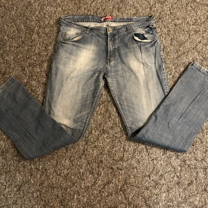 Jeans - Coola jeans som tyvärr är lite stora. Väldigt långa på mig som är ca 160.