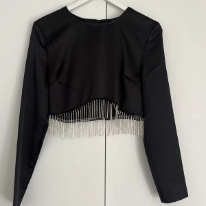 Gina Tricot, partytopp, 36 - En snygg partytopp från Gina Tricot. Den är använd endast 1 gång, väldigt fint skick. 