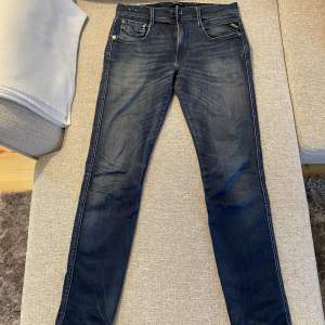 Jeans i gott skick från Replay, ”Anbass”. W30 L32.