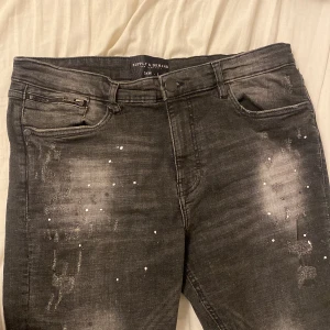 Supply And Demand Jeans - Ännu ett par jeans som inte passar mig, aldrig heller använda, påminner om Dsquared2 jeans.