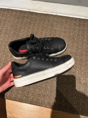 Sneakers  - Storlek 30