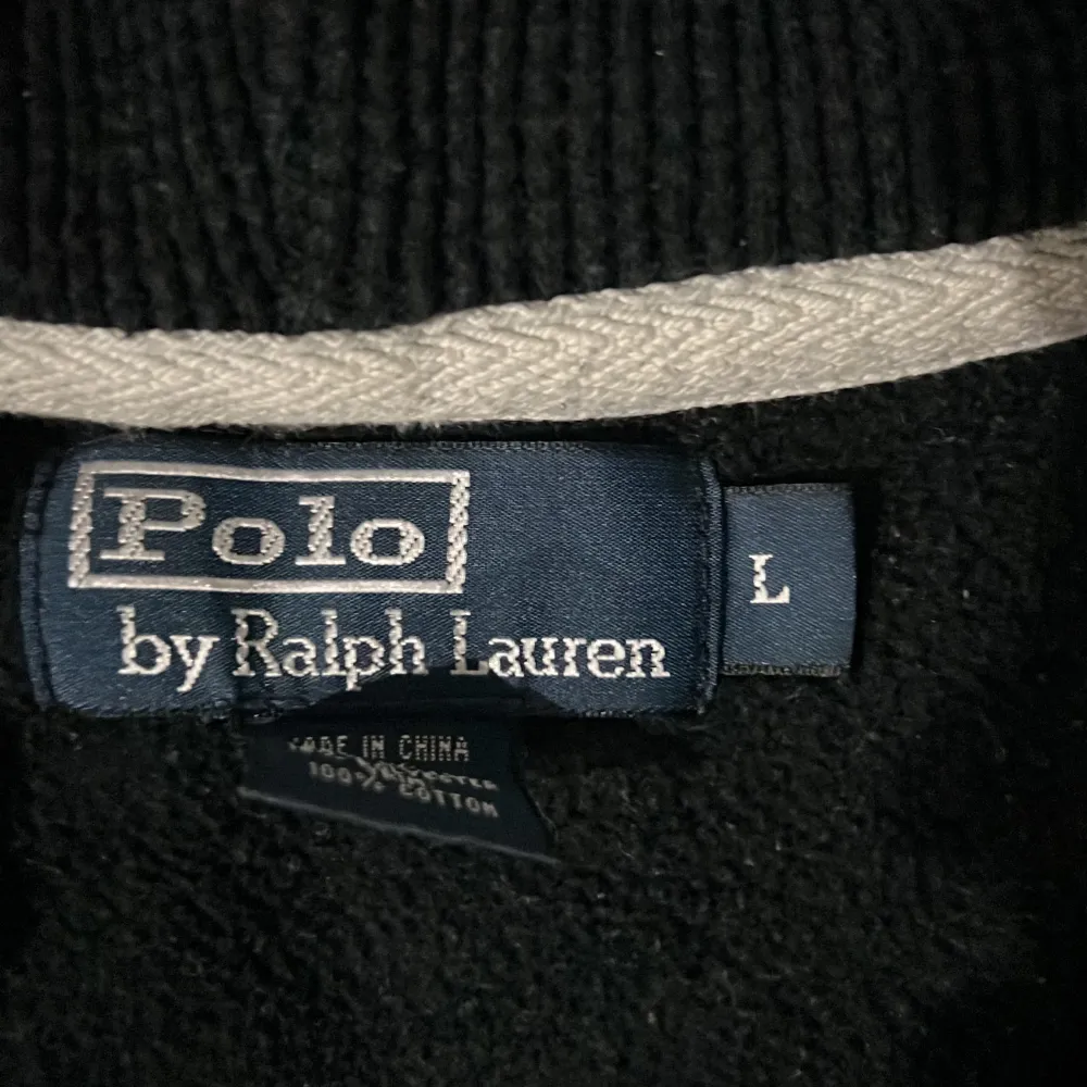 Polo ralph lauren zip hoodie. Köpt för 1600kr. Knappt använd då den var för stor för mig. Strlk L.. Tröjor & Koftor.