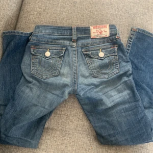 True religion jeans - jätteee snygga true religion jeans men passar tyvärr inte mig längre priset kan diskuteras  Jag har även publicerat ett annat par trueys så kolla gärna på den med💕