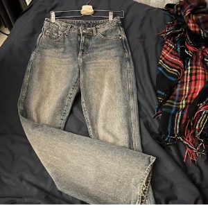 Weekday jeans - Bootcut Weekday jeans som inte längre är min stil, pris kan diskuteras, i gott skick! De är i modellen sway och är i storleken 26/32 pris kan diskuteras 