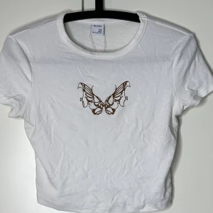 Croptopp  - Använd 1 gång, säljer för croptops är inte min grej annars i jättebra skick 