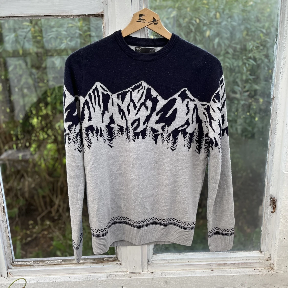 Tröja med bergsmotiv - 90