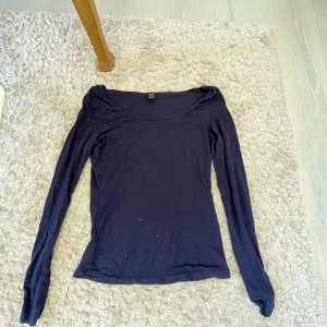 Långärmad tröja  - Super skön långärmad tröja perfekt till hösten😍 använd ca 2 ggr💕