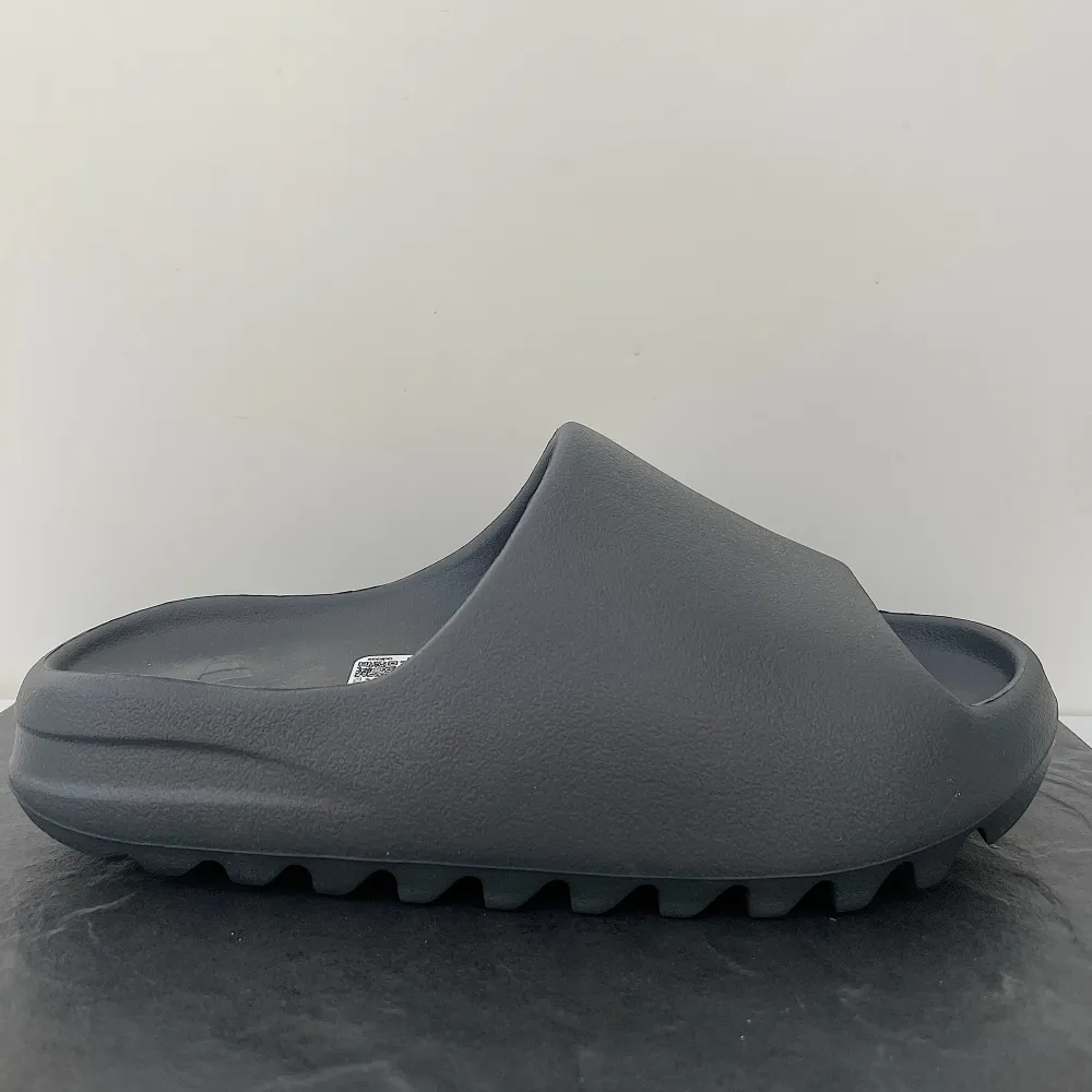 Adidas Yeezy Slide Granite. Skor.