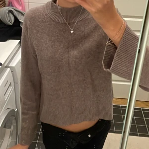 Fin tröja💘 - Super duper fin tröja som är perfekt till våren. Den har väldigt fint skick och är från Wera. 