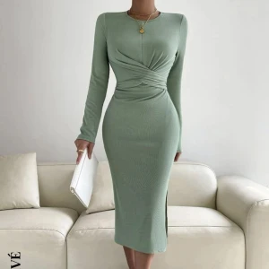 Grön klänning - Klänning storlek M. Stretchig. Nyskick. Använt 1 gång 🤍