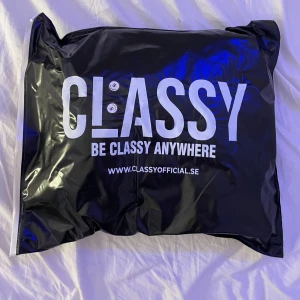 Classy hoodie - En classy hoodie som jag Max använt 3 gånger, bra skick, tjock och varm inför vintern