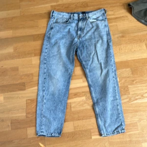 Baggy jeans  - Baggy jaens från hm. Sitter bra och med för en bra stil. 