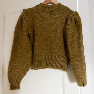 stickad tröja  - Super söt stickad tröja från chiquelle, helt oanvänd med etikett på. 