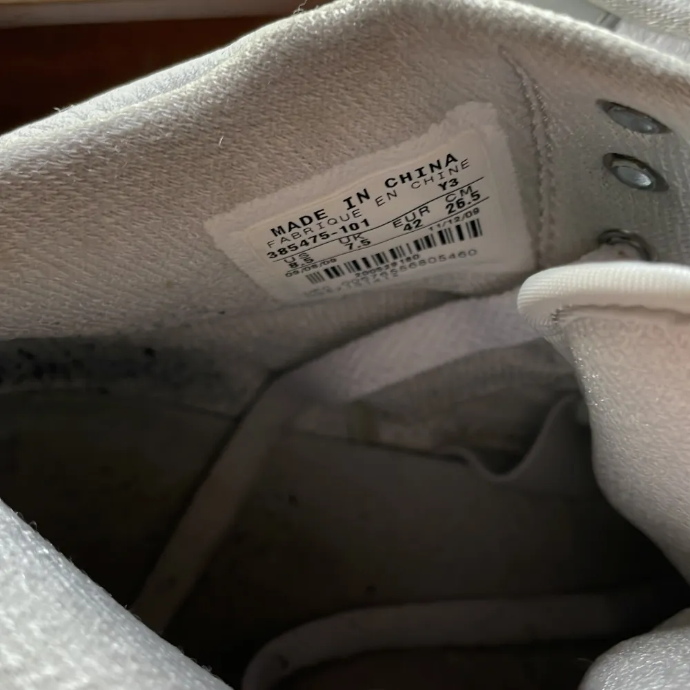 Jordans till salu använda men i bra skick inget sönder eller sånt vintage. Kengät.