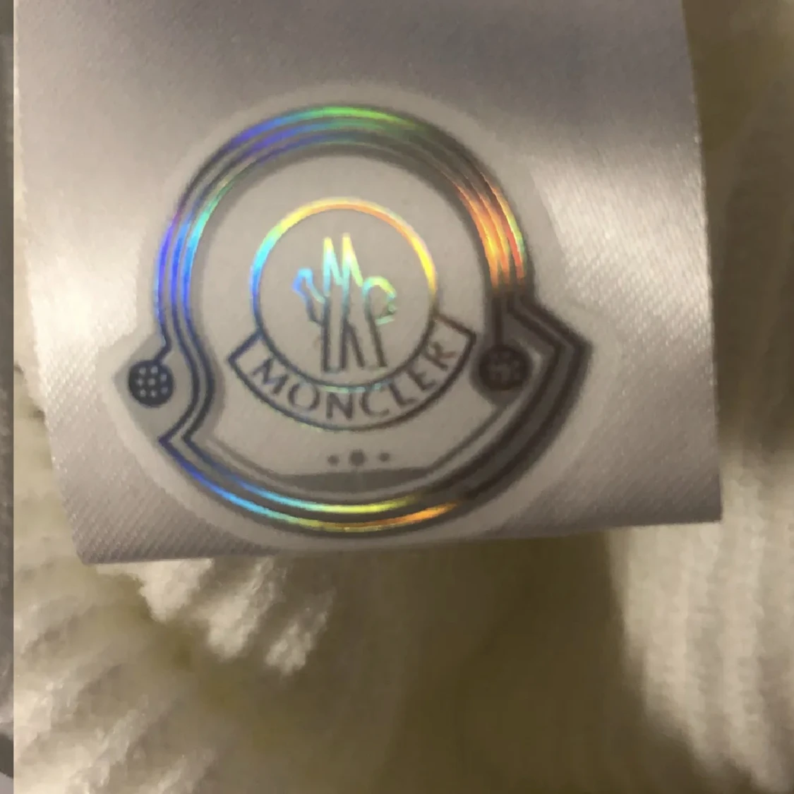 Moncler mössa  - 91