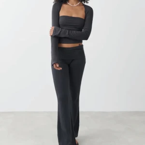 Söker yoga pants set!!! - Hej!! Jag söker detta setet på bilden! Hör gärna av dig om du säljer! Söker i stl M eller L!💗💗💗 kan betala mer än originalpriset! 