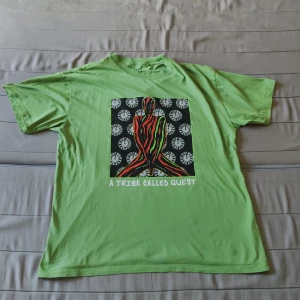 A tribe called quest t-shirt - Säljer min feta A tribe called quest t shirt. Loose fit
