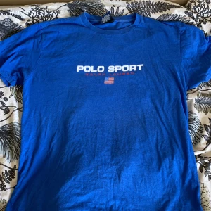 Vintage Polo Sport - Passar som en oversize M, fin blå färg, pris kan diskuteras