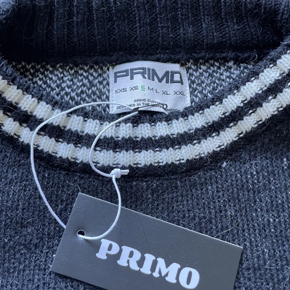 säljer min primo knitwear nypris 1200 kr + 500 kr tull (1700 kr totalt). helt oanvänd, passar både dam och herr. Stickat.