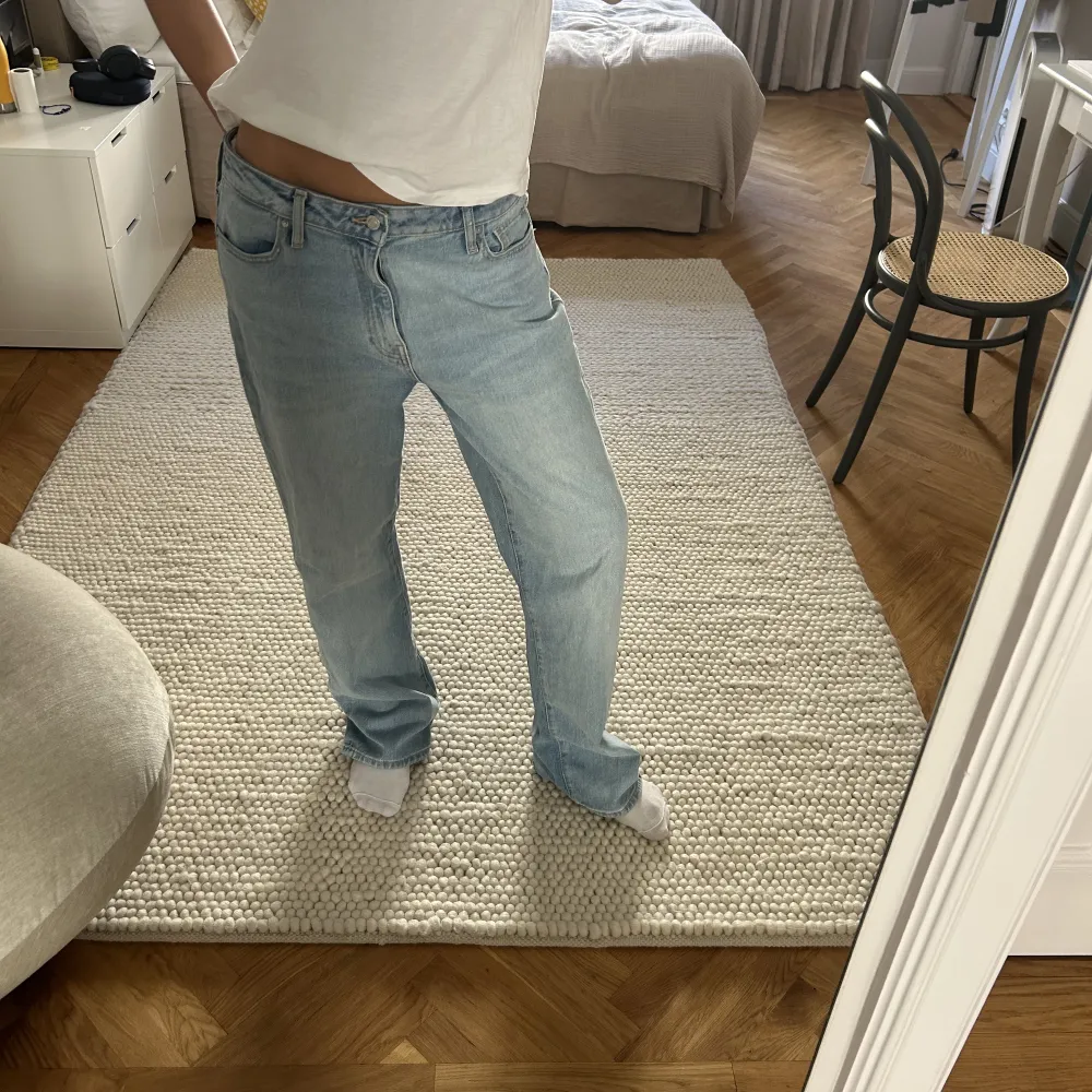 Ett par as coola lite mer bagy jeans som jag nu på senaste inte använt så mycket. Jag brukar oftast ha storlek 36 i jeans. Har inga fler bilder!!💓. Jeans & Byxor.
