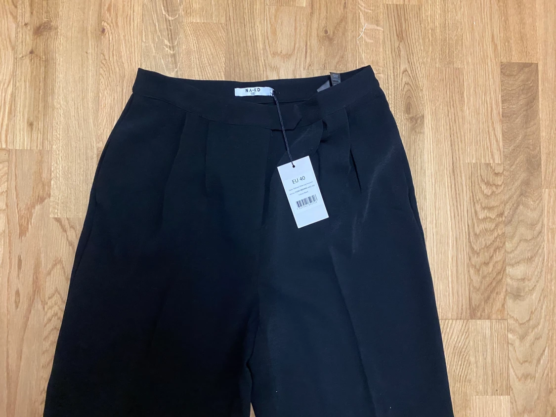 Svarta byxor  - 90