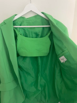 Set - Kavaj strl 38 Topp strl xs Aldrig använd Från NAKD