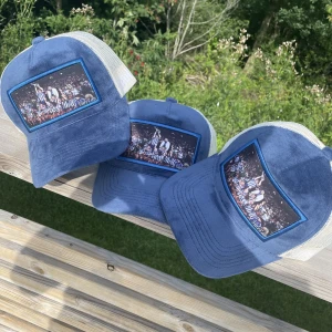 Velvet Kepsar  - Säljer egendesignade velvet kepsar.  Skriv vid intresse!  Pris kan diskuteras vid snabb affär!  