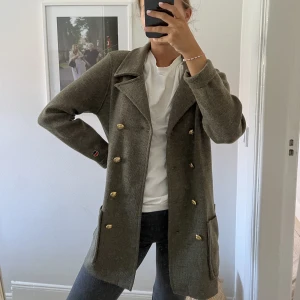 Busnel kappa - Busnel kappa som bara hänger i garderoben.. som ny!