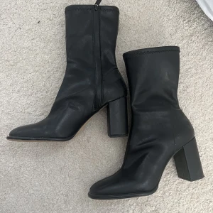 Höst heels  - Säljer mina höstskor ifrån H&M. Storlek 39. Använda 1 gång 