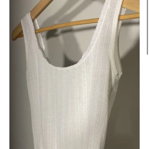 Linne sommar  - Finns att köpa på jealoussecondhand.com