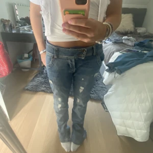 Bootcut jeans - Bootcut jeans med hål💓💓